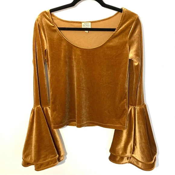 Torn by Ronny Kobo Sabrina Bell Sleeve Velvet Top M - Picture 2 of 7